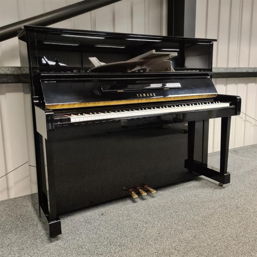 YAMAHA MC1OA UPRIGHT PIANO